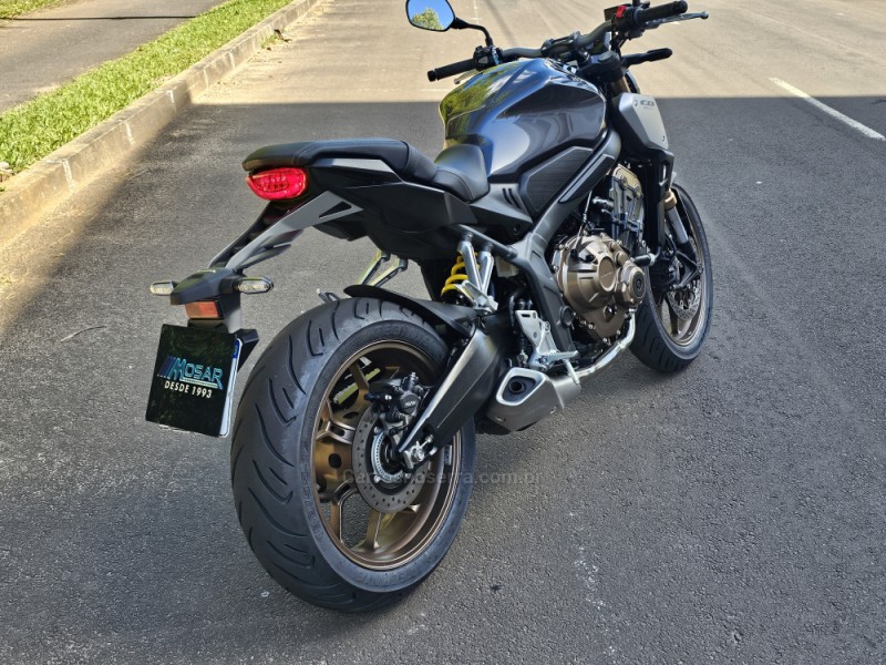 CB 650R  - 2022 - CAMPO BOM