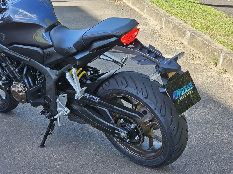 CB 650R  - 2022 - CAMPO BOM