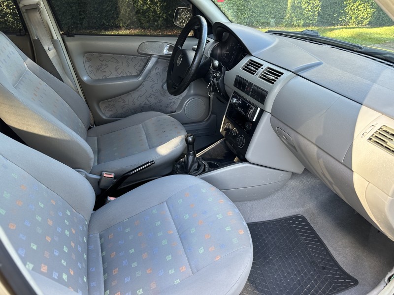 GOL 1.0 MI POWER 8V GASOLINA 4P MANUAL G.III - 2002 - CAXIAS DO SUL