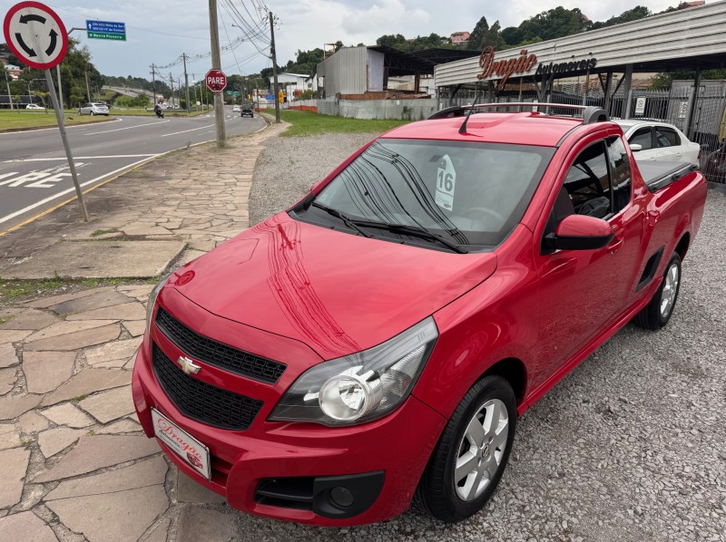 CHEVROLET - MONTANA - 2015/2016 - Vermelha - R$ 55.900,00