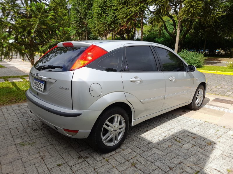 FOCUS 2.0 GHIA 16V GASOLINA 4P MANUAL - 2006 - FARROUPILHA