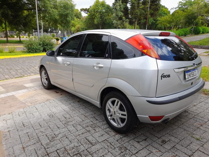 FOCUS 2.0 GHIA 16V GASOLINA 4P MANUAL - 2006 - FARROUPILHA