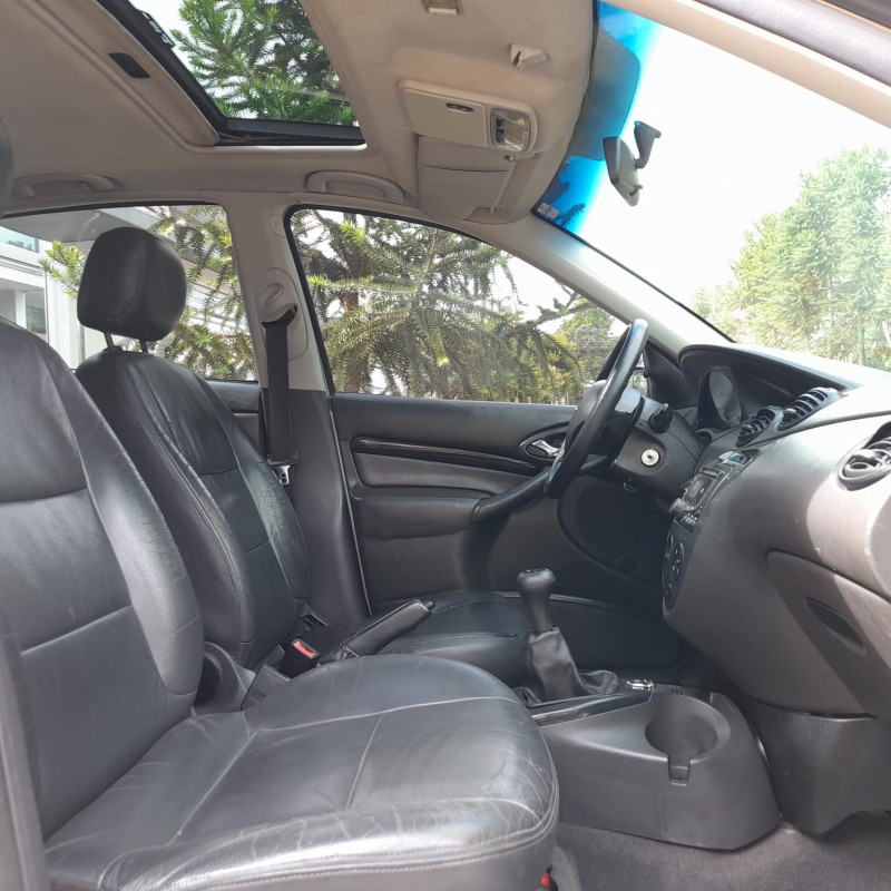 FOCUS 2.0 GHIA 16V GASOLINA 4P MANUAL - 2006 - FARROUPILHA