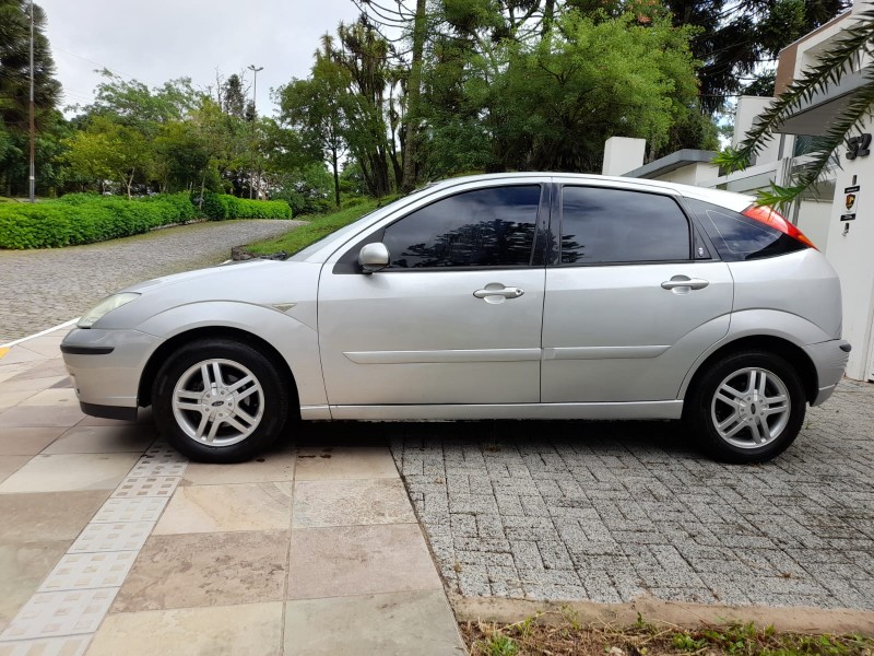FOCUS 2.0 GHIA 16V GASOLINA 4P MANUAL - 2006 - FARROUPILHA