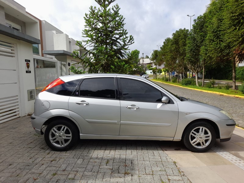 FOCUS 2.0 GHIA 16V GASOLINA 4P MANUAL - 2006 - FARROUPILHA