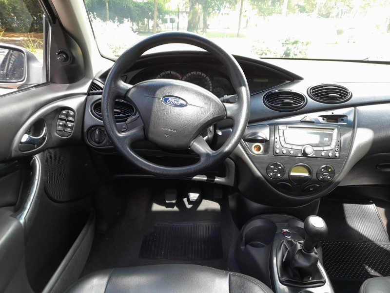 FOCUS 2.0 GHIA 16V GASOLINA 4P MANUAL - 2006 - FARROUPILHA