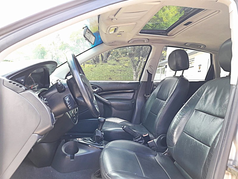 FOCUS 2.0 GHIA 16V GASOLINA 4P MANUAL - 2006 - FARROUPILHA