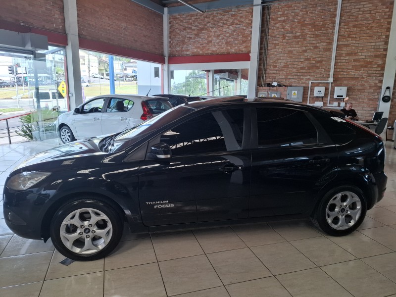 FOCUS 2.0 TITANIUM 16V FLEX 4P AUTOMÁTICO - 2013 - FARROUPILHA
