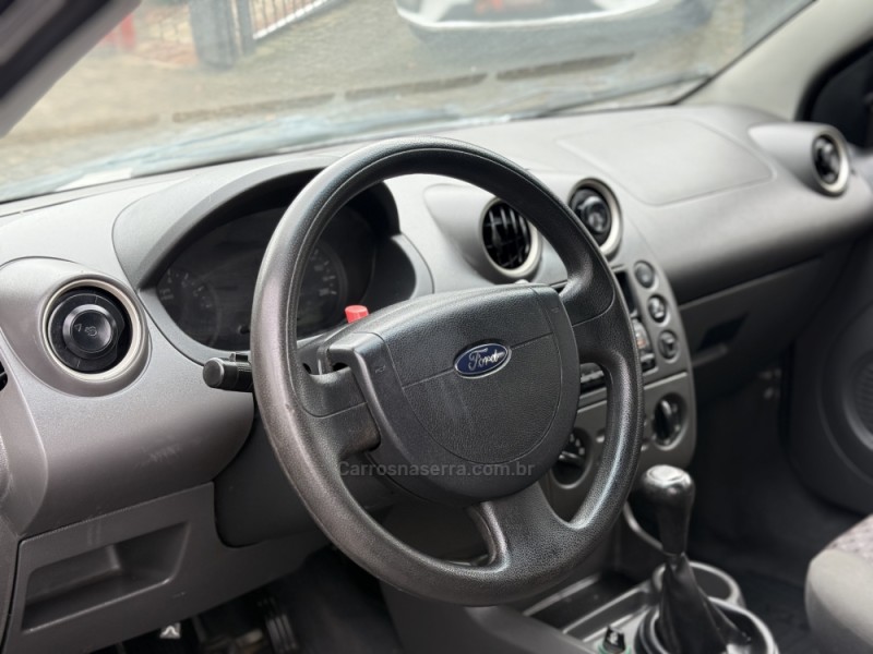 FIESTA 1.0 MPI PERSONNALITÉ 8V GASOLINA 4P MANUAL - 2005 - PAROBé