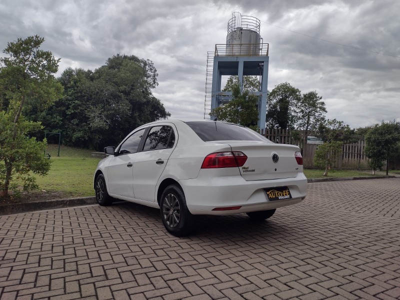 VOYAGE 1.6 MI CITY 8V FLEX 4P MANUAL - 2015 - CANELA