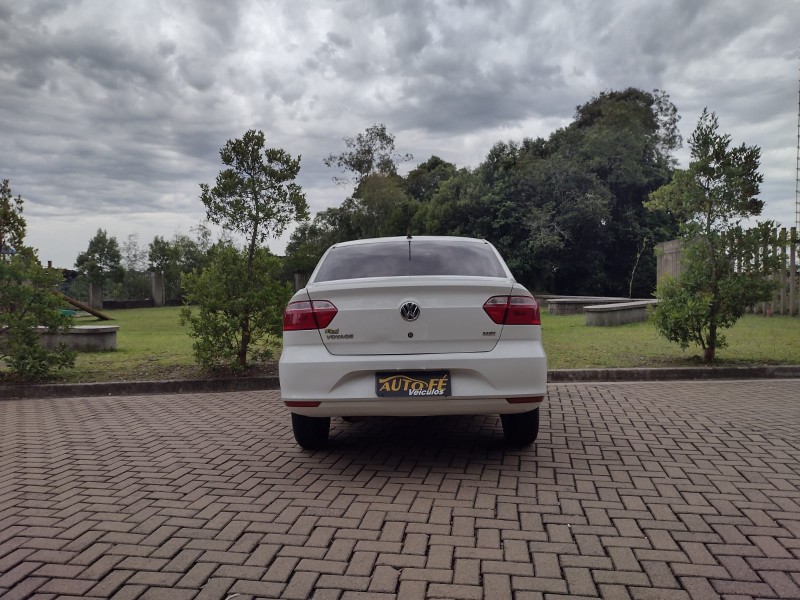 VOYAGE 1.6 MI CITY 8V FLEX 4P MANUAL - 2015 - CANELA