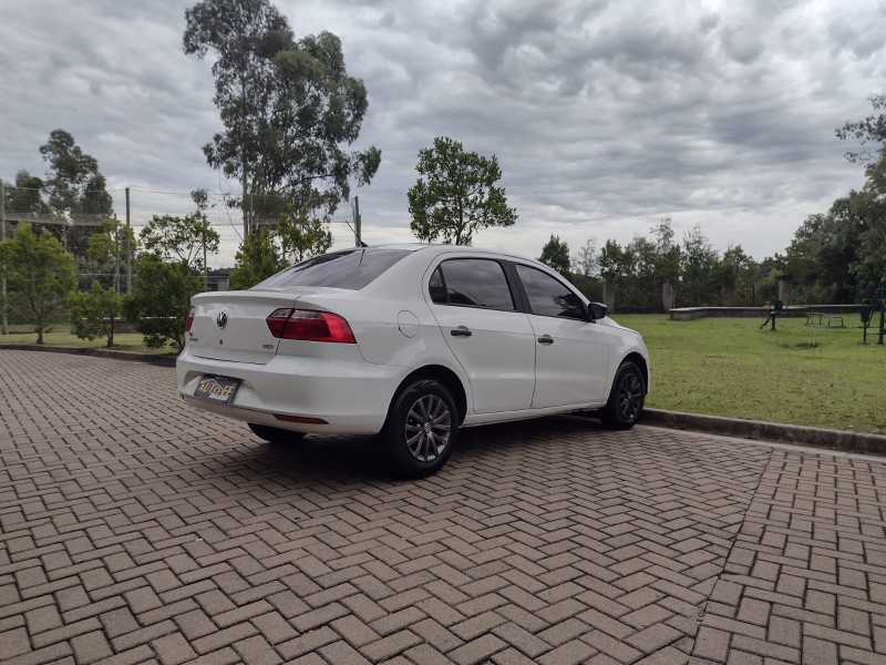 VOYAGE 1.6 MI CITY 8V FLEX 4P MANUAL - 2015 - CANELA