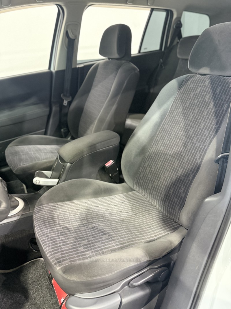 MÉGANE 1.6 DYNAMIQUE GRAND TOUR 16V FLEX 4P MANUAL - 2012 - NOVO HAMBURGO