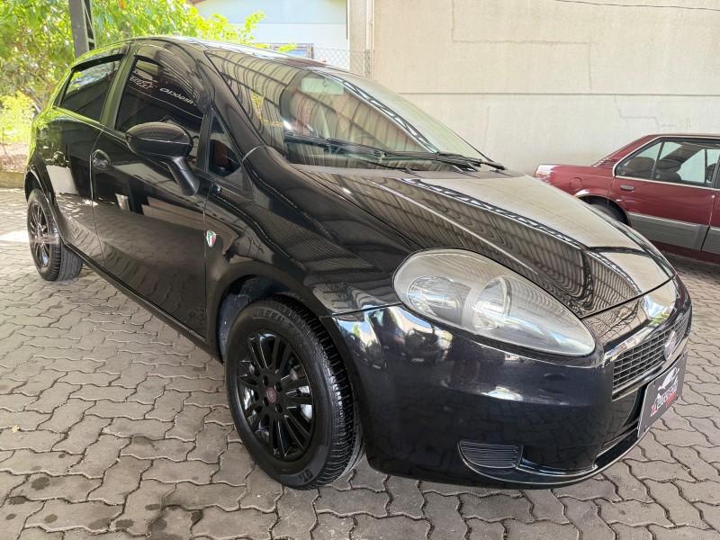 PUNTO 1.4 ATTRACTIVE ITALIA 8V FLEX 4P MANUAL - 2012 - CAXIAS DO SUL