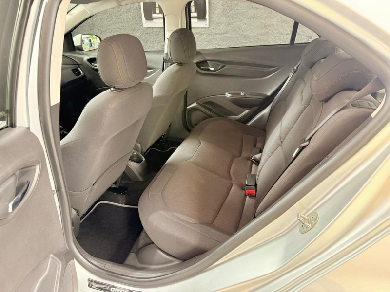 ONIX 1.4 MPFI LTZ 8V FLEX 4P MANUAL - 2015 - FARROUPILHA