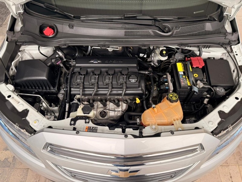 ONIX 1.4 MPFI LTZ 8V FLEX 4P MANUAL - 2015 - FARROUPILHA