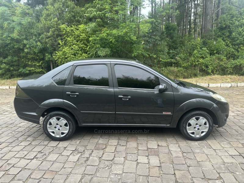 FIESTA 1.6 MPI CLASS SEDAN 8V FLEX 4P MANUAL - 2011 - NOVA PRATA