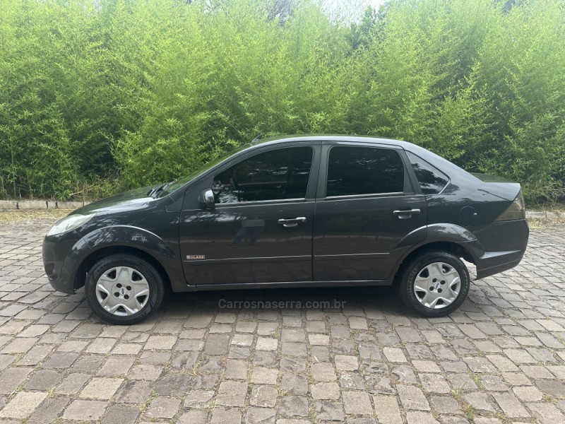 FIESTA 1.6 MPI CLASS SEDAN 8V FLEX 4P MANUAL - 2011 - NOVA PRATA