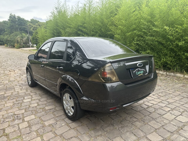 FIESTA 1.6 MPI CLASS SEDAN 8V FLEX 4P MANUAL - 2011 - NOVA PRATA