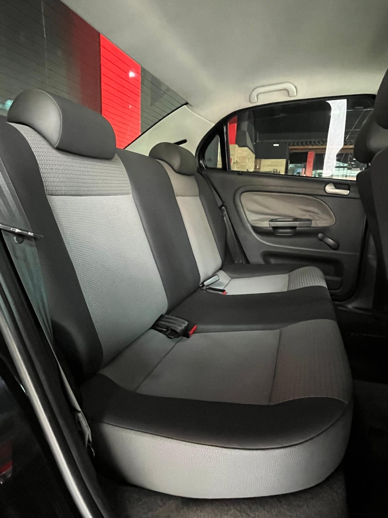 VOYAGE 1.0 MI 8V FLEX 4P MANUAL - 2011 - SãO LEOPOLDO