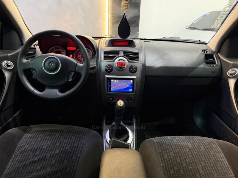 MÉGANE 1.6 DYNAMIQUE GRAND TOUR 16V FLEX 4P MANUAL - 2011 - NOVO HAMBURGO