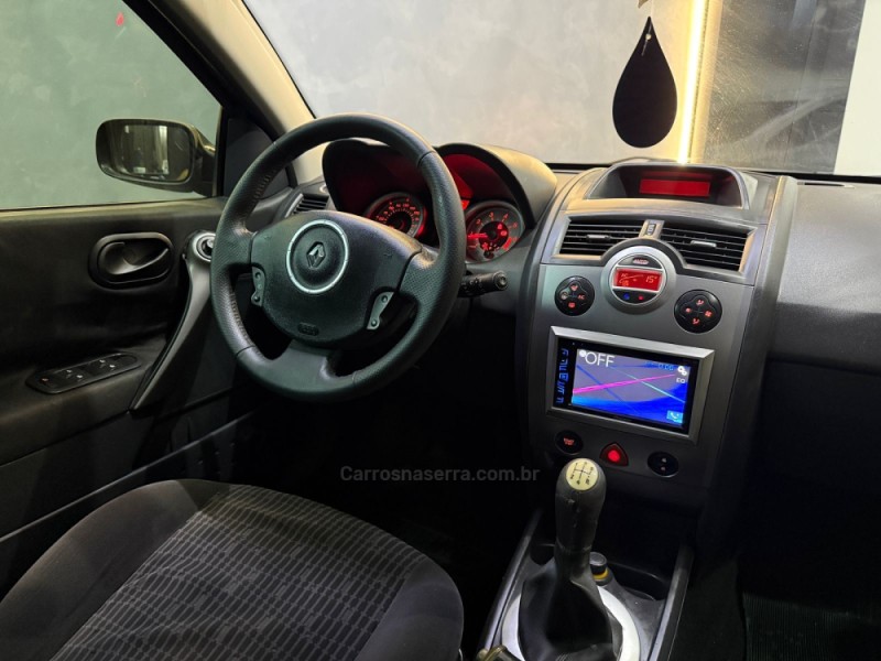 MÉGANE 1.6 DYNAMIQUE GRAND TOUR 16V FLEX 4P MANUAL - 2011 - NOVO HAMBURGO