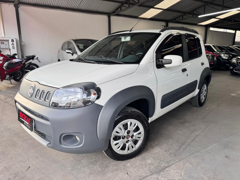 FIAT - UNO - 2011/2012 - Branca - R$ 34.900,00
