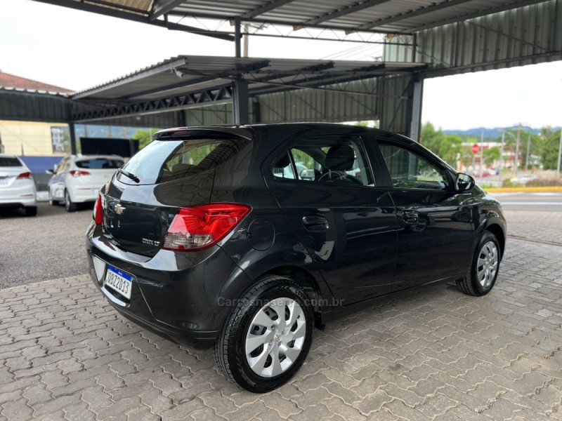 ONIX 1.4 MPFI LT 8V FLEX 4P MANUAL - 2016 - BOM PRINCíPIO