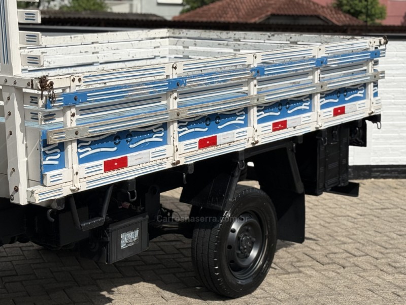 BONGO 2.5 K-2500 4X2 CS TURBO DIESEL 2P MANUAL - 2015 - DOIS IRMãOS