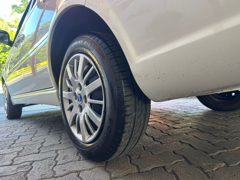 SIENA 1.4 MPI EL 8V FLEX 4P MANUAL - 2013 - TRêS COROAS