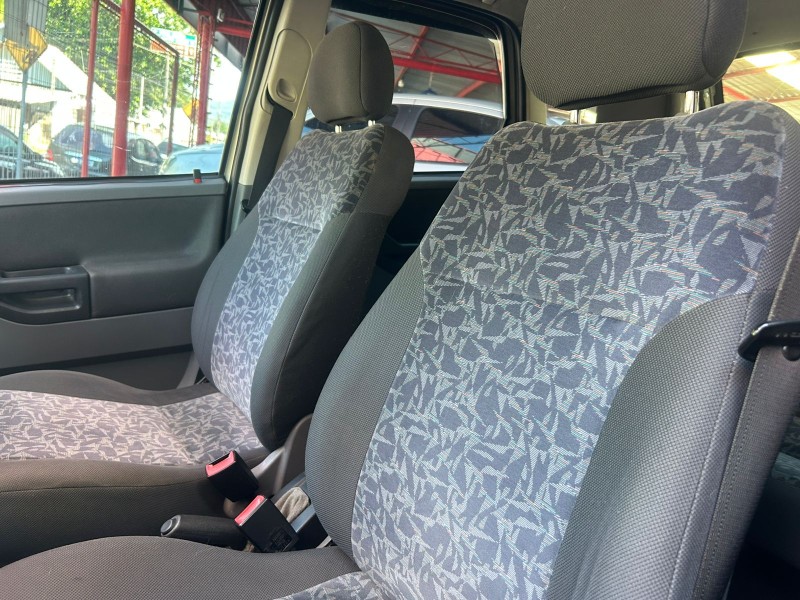 MERIVA 1.8 MPFI CD 8V FLEX 4P MANUAL - 2003 - TRêS COROAS