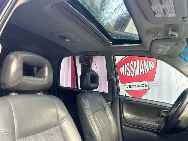 TRACKER 2.0 4X4 8V GASOLINA 4P MANUAL - 2008 - TRêS COROAS