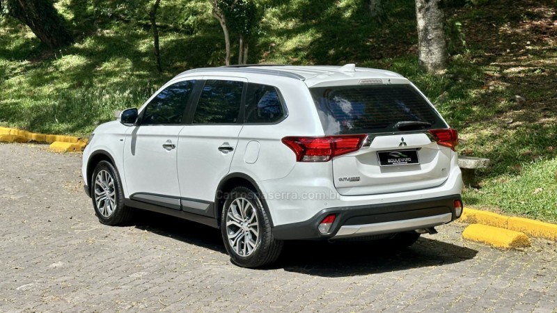 OUTLANDER 3.0 GT 4X4 V6 24V GASOLINA 4P AUTOMÁTICO - 2018 - CAXIAS DO SUL