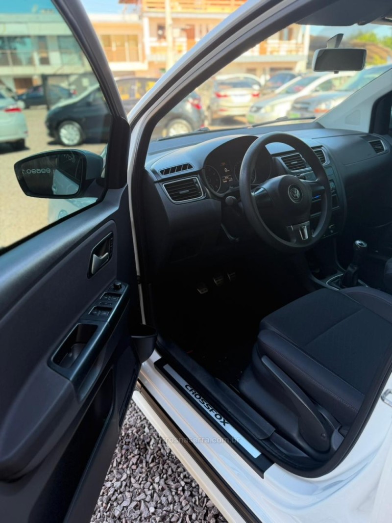 CROSSFOX 1.6 MI FLEX 8V 4P MANUAL - 2013 - LAJEADO