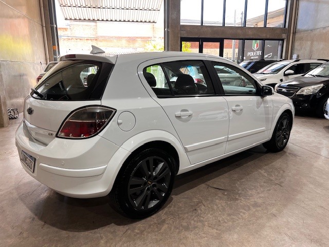 VECTRA 2.0 MPFI GT HATCH 8V FLEX 4P MANUAL - 2011 - CAXIAS DO SUL