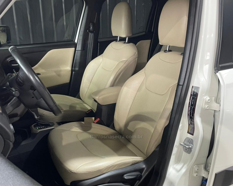 RENEGADE 1.8 16V FLEX LONGITUDE 4P AUTOMÁTICO - 2017 - VACARIA