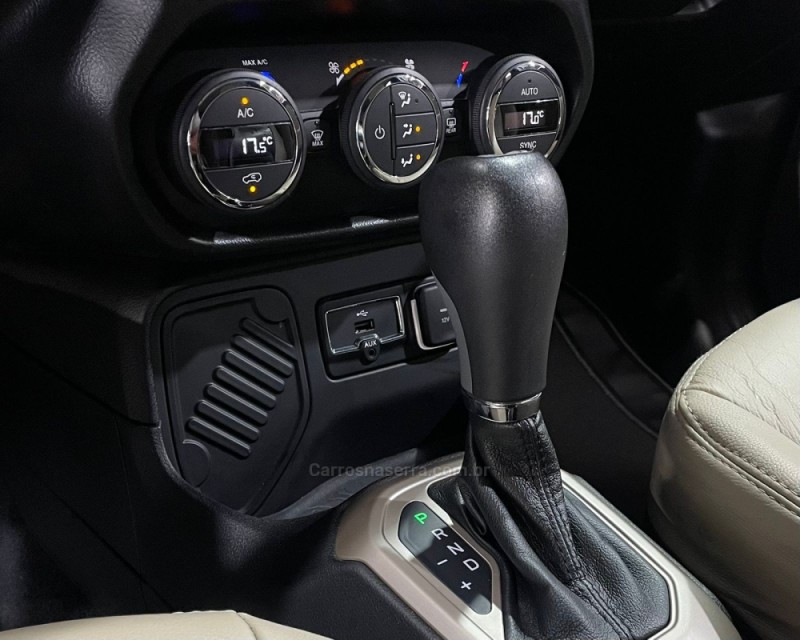 RENEGADE 1.8 16V FLEX LONGITUDE 4P AUTOMÁTICO - 2017 - VACARIA