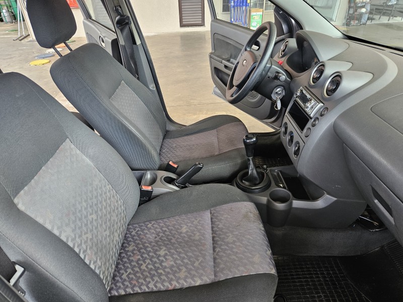 FIESTA 1.0 EDGE 8V GASOLINA 4P MANUAL - 2003 - CAXIAS DO SUL