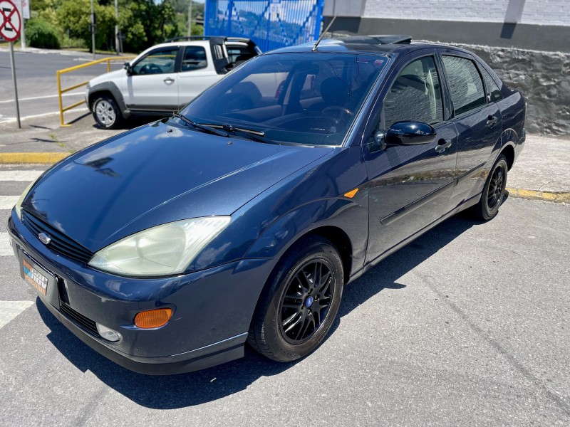FOCUS 2.0 GHIA 16V FLEX 4P MANUAL - 2001 - CAXIAS DO SUL