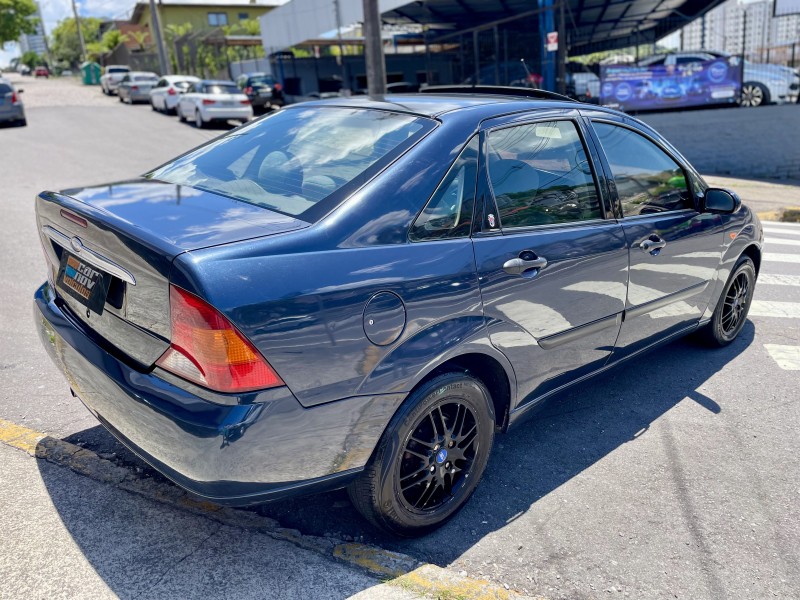 FOCUS 2.0 GHIA 16V FLEX 4P MANUAL - 2001 - CAXIAS DO SUL