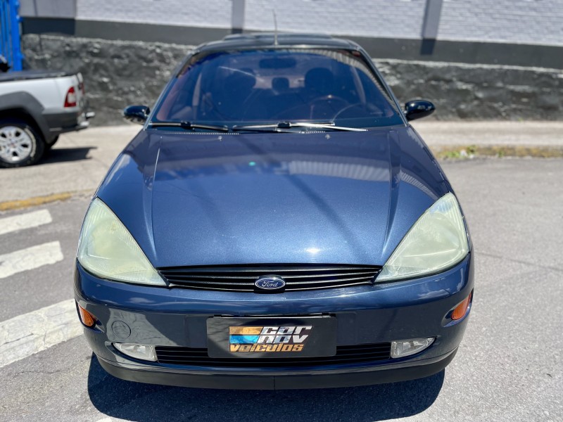 FOCUS 2.0 GHIA 16V FLEX 4P MANUAL - 2001 - CAXIAS DO SUL