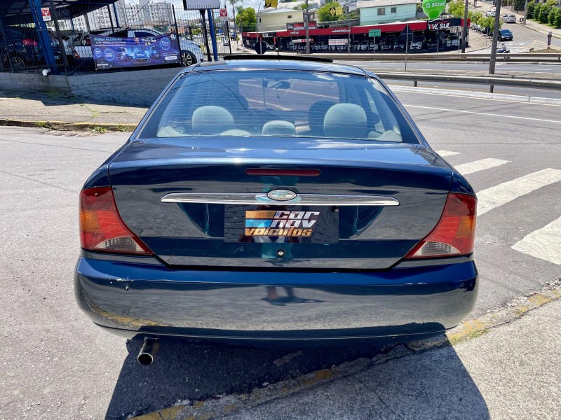 FOCUS 2.0 GHIA 16V FLEX 4P MANUAL - 2001 - CAXIAS DO SUL