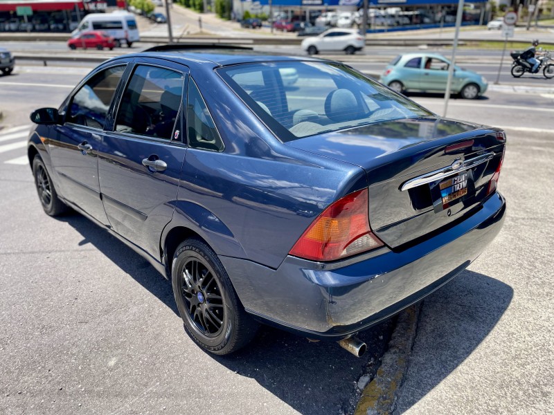 FOCUS 2.0 GHIA 16V FLEX 4P MANUAL - 2001 - CAXIAS DO SUL