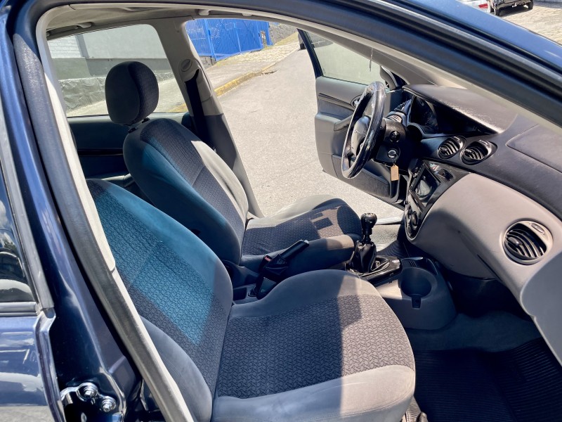 FOCUS 2.0 GHIA 16V FLEX 4P MANUAL - 2001 - CAXIAS DO SUL