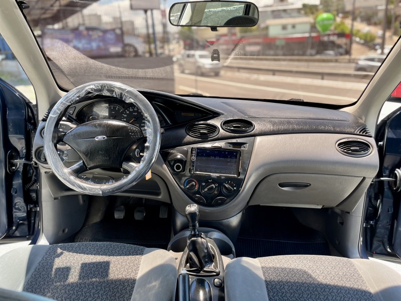 FOCUS 2.0 GHIA 16V FLEX 4P MANUAL - 2001 - CAXIAS DO SUL
