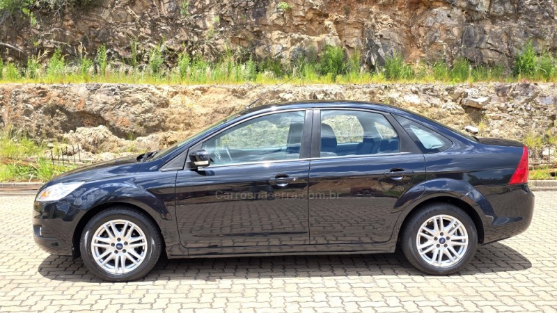 FOCUS 1.6 GLX SEDAN 8V FLEX 4P MANUAL - 2011 - SãO MARCOS
