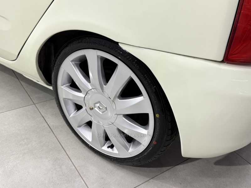 CLIO 1.0 EXPRESSION 16V FLEX 4P MANUAL - 2014 - SAPIRANGA