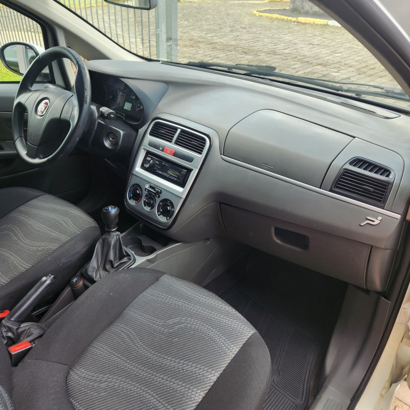 PUNTO 1.4 ATTRACTIVE 8V FLEX 4P MANUAL - 2011 - BENTO GONçALVES