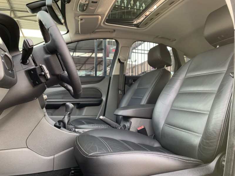 FOCUS 2.0 TITANIUM HATCH 16V FLEX 4P MANUAL - 2011 - CAXIAS DO SUL