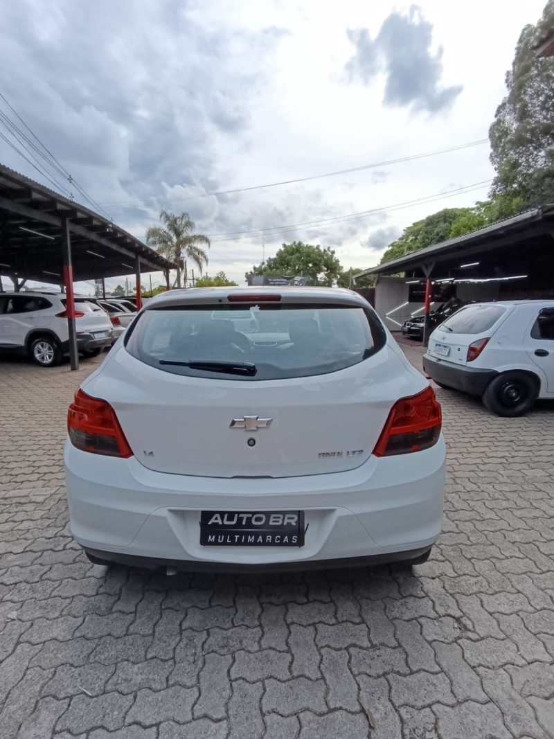 ONIX 1.4 MPFI LTZ 8V FLEX 4P MANUAL - 2015 - CAXIAS DO SUL